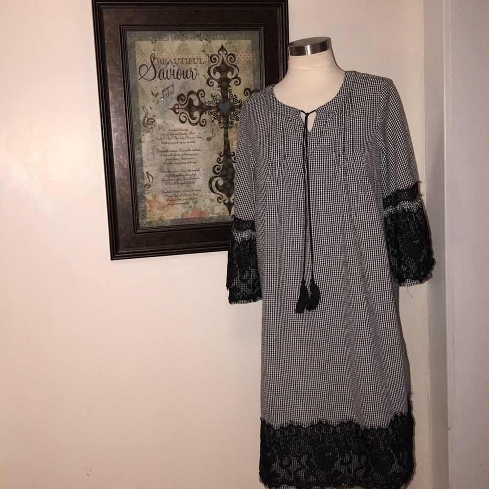 Studio West Black & White Dress with lace edges😍